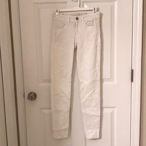 White American Eagle skinny jeans